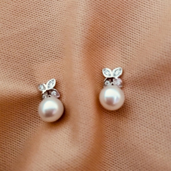 Solid Sterling Silver & Freshwater Pearl Earrings - Picture 2 of 6